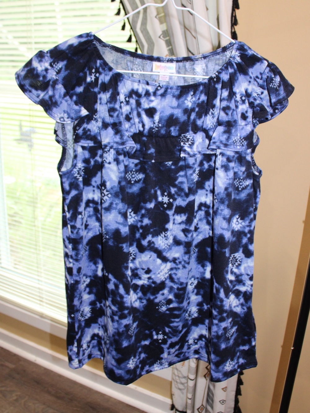 LuLaRoe Blue Tie-Dye Flutter Sleeve Pleated Blouse | Medium